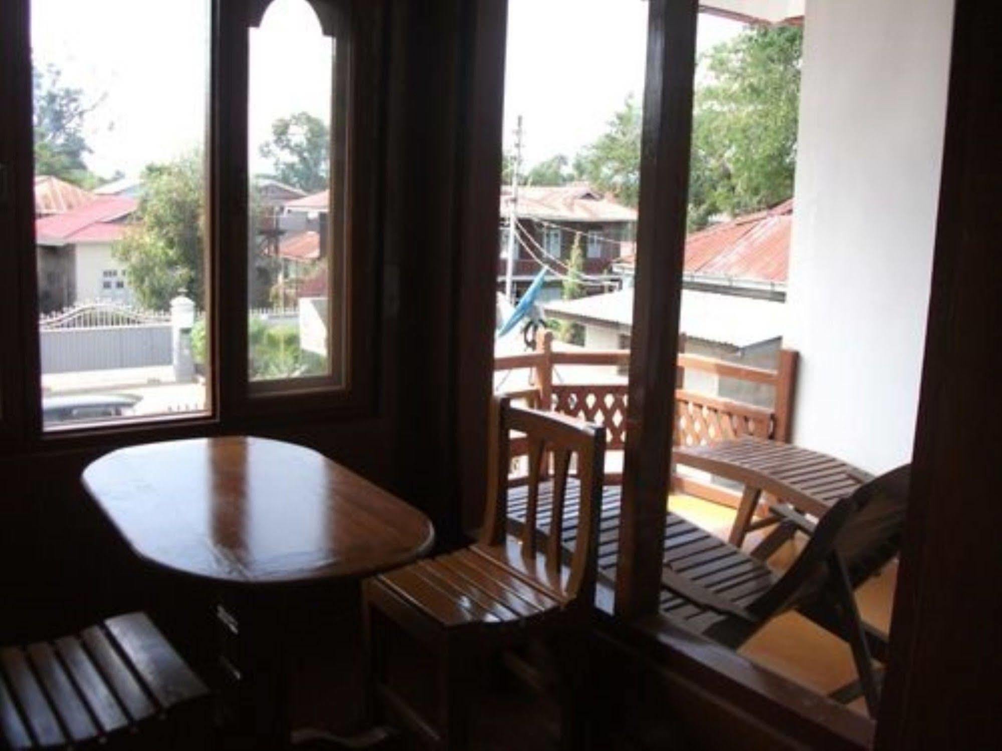 Mingalar Inn Inle Lake Kültér fotó